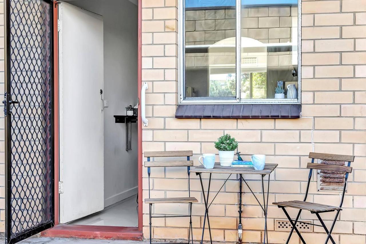 Coastal Comfort With A Pool Opposite Henley Beach Apartment Adelaide Exterior photo